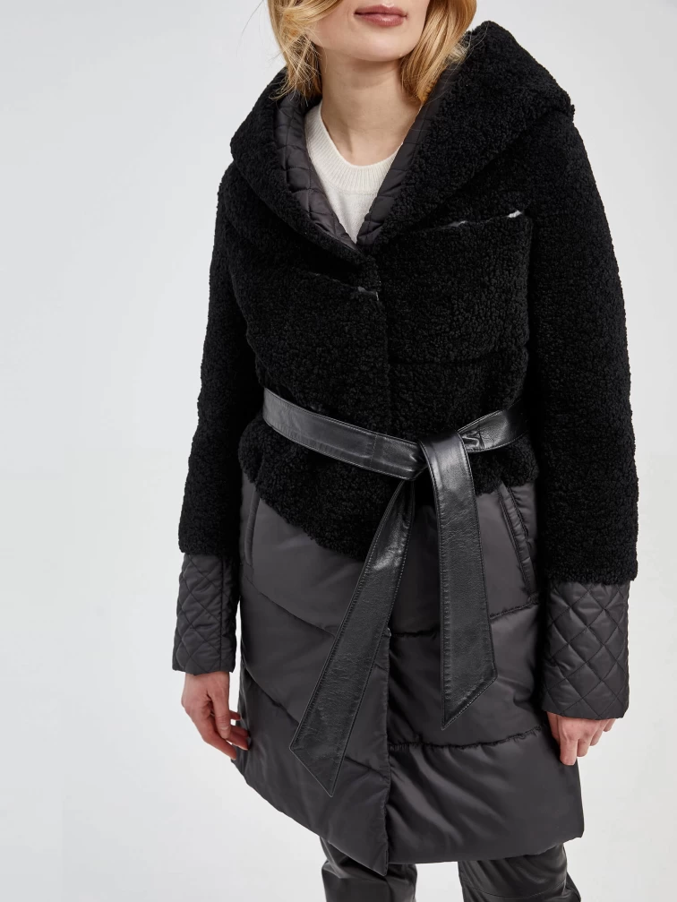 Текстильный женский пуховик с капюшоном и астраганом 807, черный, размер 42, артикул 13410-6