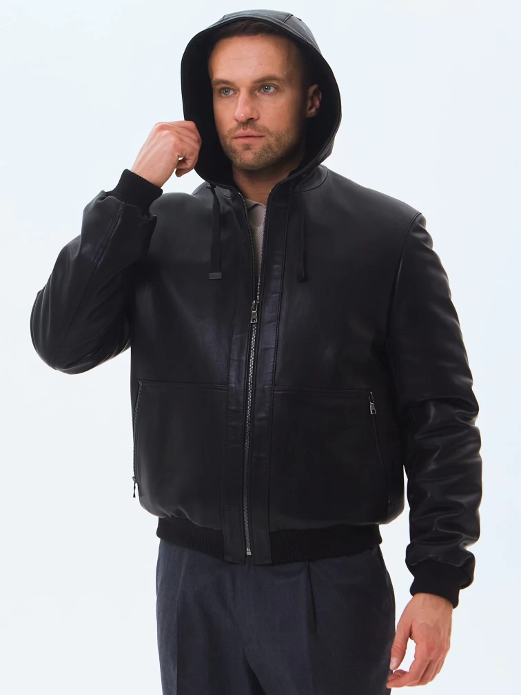 Короткая мужская кожаная дубленка бомбер с капюшоном премиум класса 561мех, черная, размер 48, артикул 71550-3