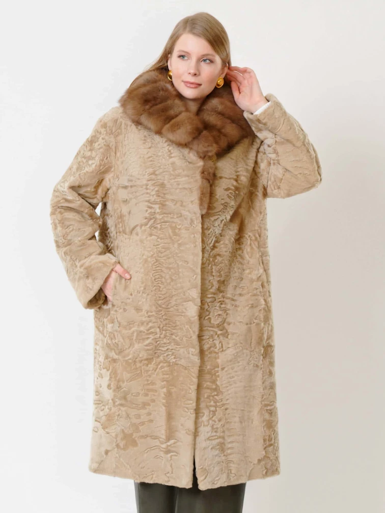Шуба женская из меха каракуля с мехом куницы Екатерина(вк), жемчужная, размер 54, артикул 22660-5