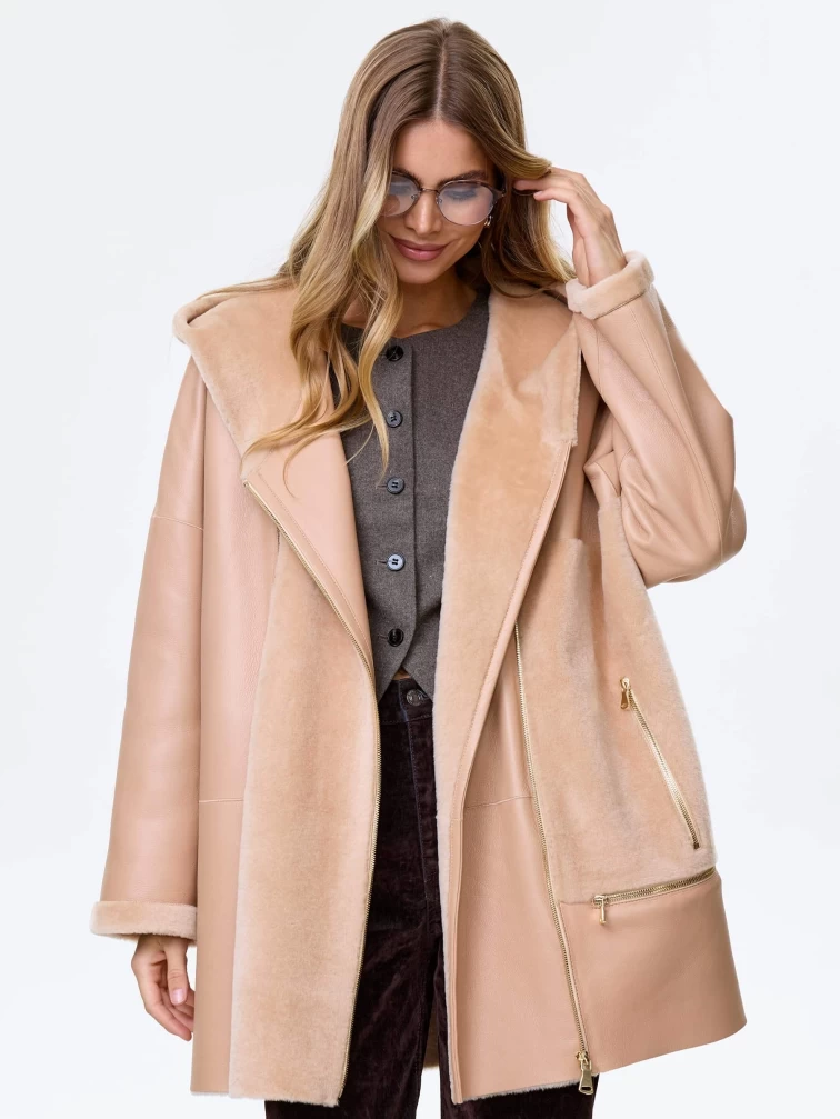 Молодежная комбинированная женская дубленка с капюшоном премиум класса 2056, бежевая, размер 48, артикул 64130-4