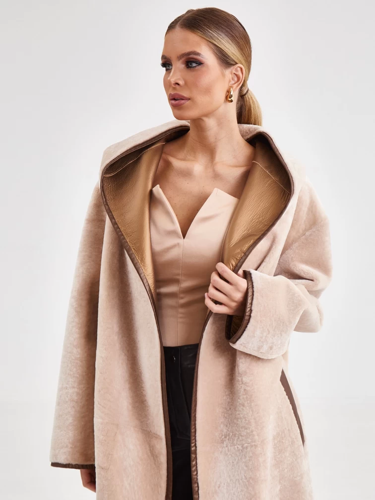 Женская двусторонняя дубленка халат с капюшоном премиум класса 2001/2, бежевая, размер 44, артикул 62421-5