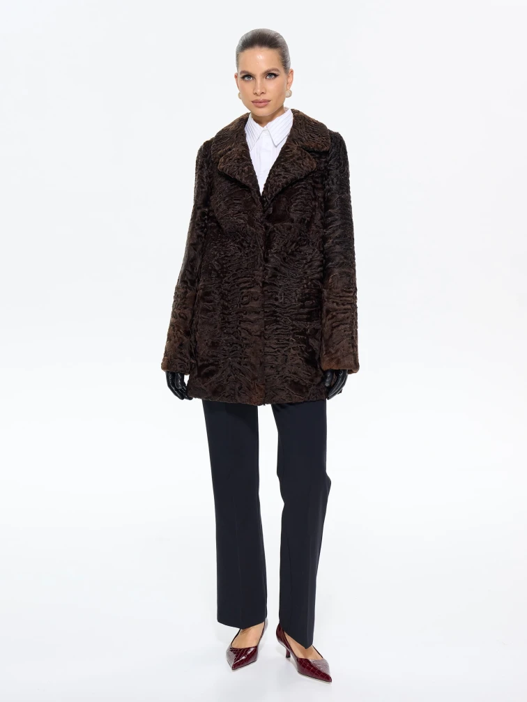 Короткая женская шуба из меха каракульчи Алиса, коричневая, размер 48, артикул 65560-1