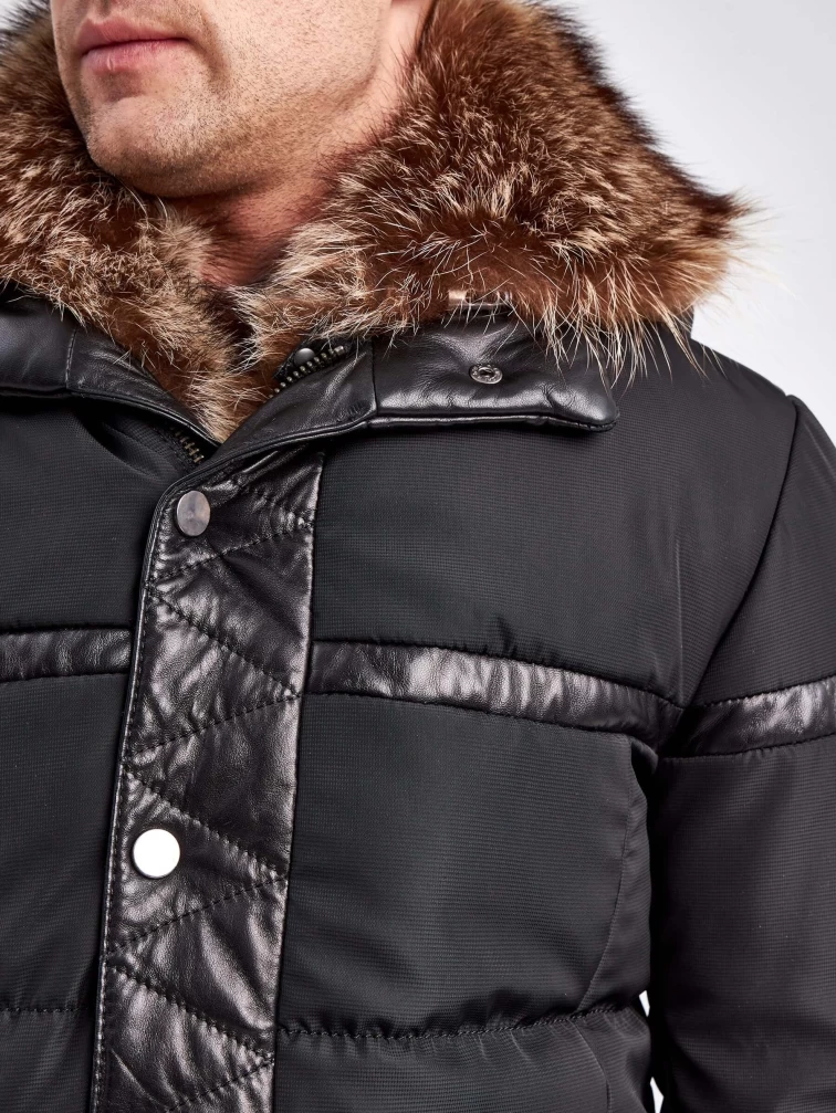 Текстильный зимний мужской пуховик с капюшоном и отделкой меха енота 5468, черный, размер 46, артикул 40870-2