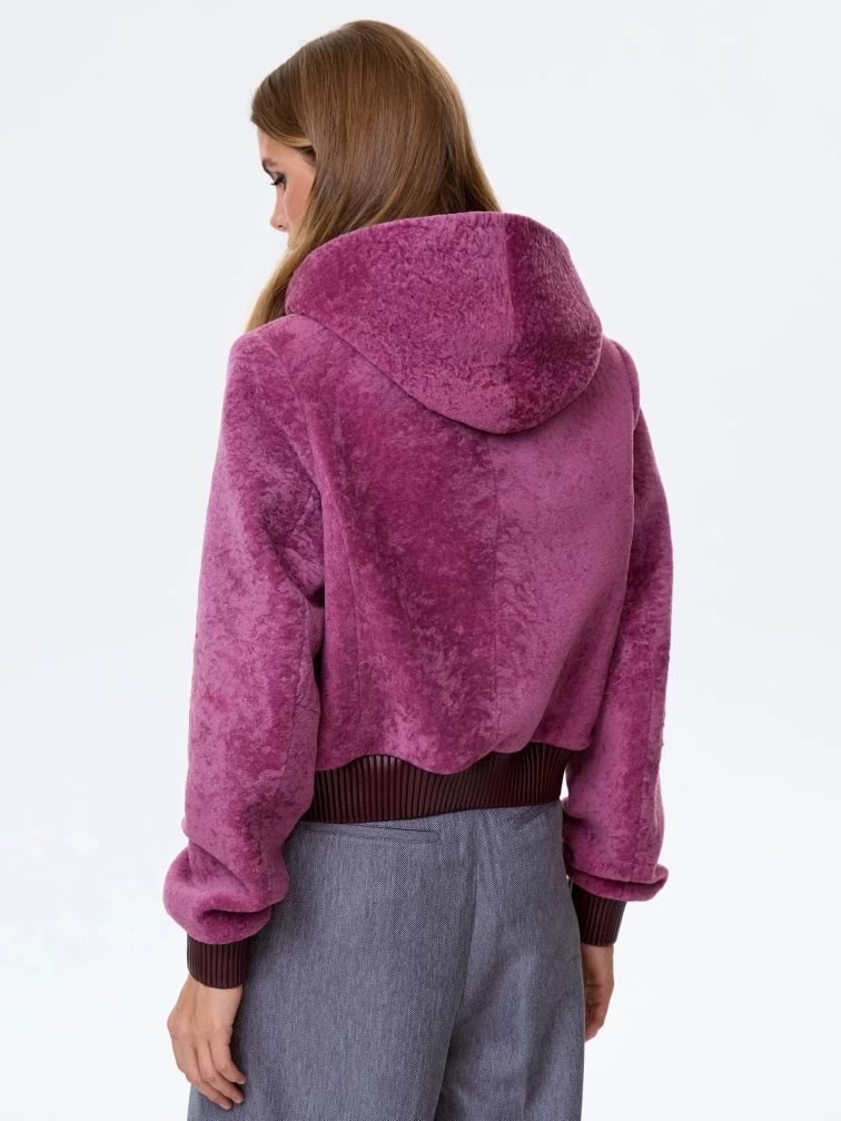 Короткая женская дубленка из астрагана с капюшоном премиум класса 57мех, сиреневая, размер 44, артикул 64240-5