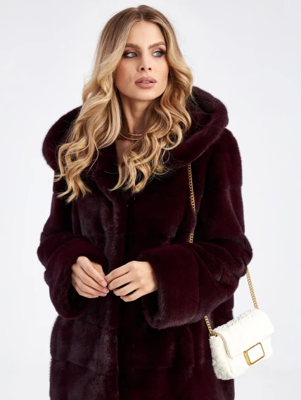 Длинная поперечная шуба из меха норки с капюшоном для женщин 2а(к), бордовая, размер 52, артикул 33850-0