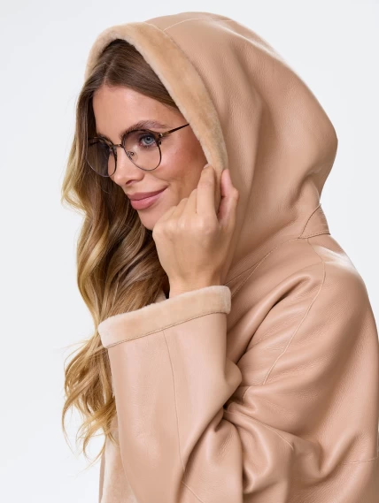 Молодежное полупальто из натуральной овчины для женщин с капюшоном премиум класса 2056, бежевое, размер 52, артикул 64350-3