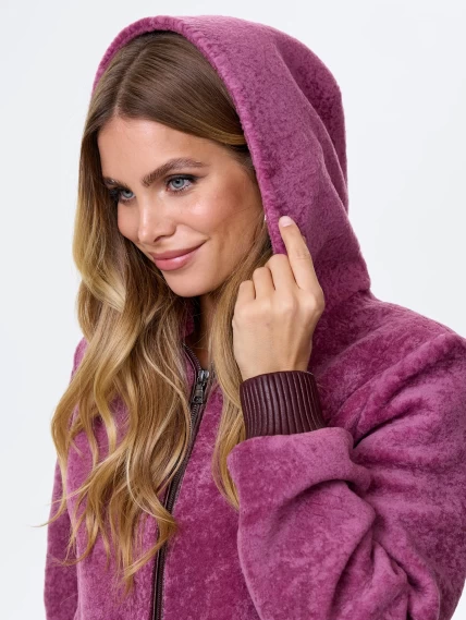 Короткая женская дубленка из астрагана с капюшоном премиум класса 57мех, сиреневая, размер 44, артикул 64240-2