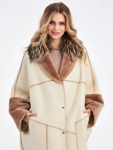 Стильная женская дубленка оверсайз с воротником лисицы премиум класса 2046, бежевая, размер 44, артикул 63180-3