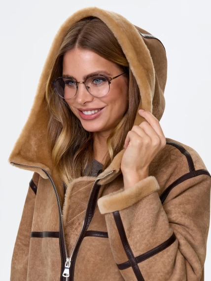 Длинная дубленка с объемным капюшоном для женщин премиум класса 2061, светло-коричневая, размер 44, артикул 64220-2