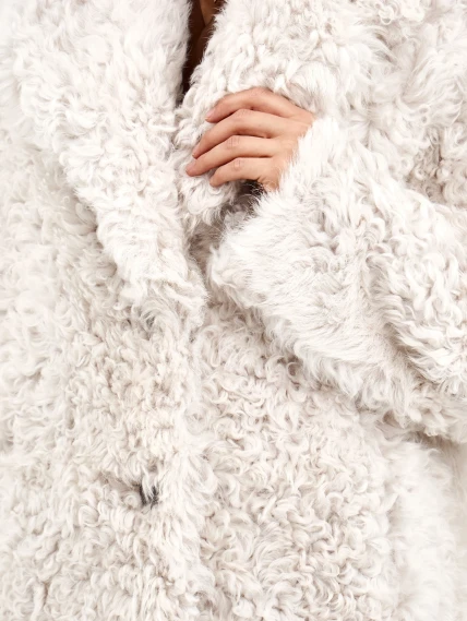 Короткая женская дубленка из тиградо 2081, белая, размер 44, артикул 65040-3