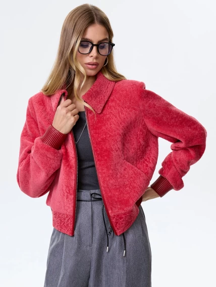 Короткая женская дубленка бомбер из астрагана 56мех, розовая, размер 46, артикул 64230-0