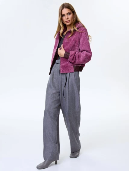 Короткая женская дубленка из астрагана с капюшоном премиум класса 57мех, сиреневая, размер 44, артикул 64240-1