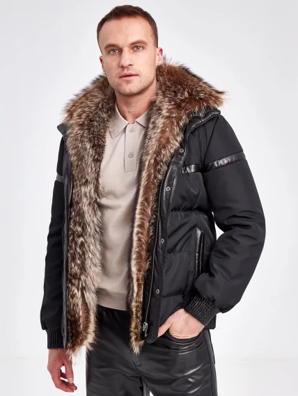 Текстильный зимний мужской пуховик с капюшоном и отделкой меха енота 5468, черный, размер 46, артикул 40870-3