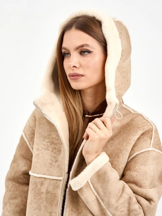 Короткая женская дубленка с капюшоном 2075-1