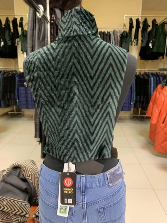 Жилет женский из натурального меха астраган 10-1