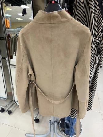 Бежевая женская замшевая куртка 3105з-1